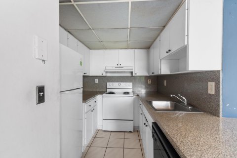 Купить кондоминиум в Майами, Флорида 2 спальни, 84.91м2, № 1104693 - фото 1