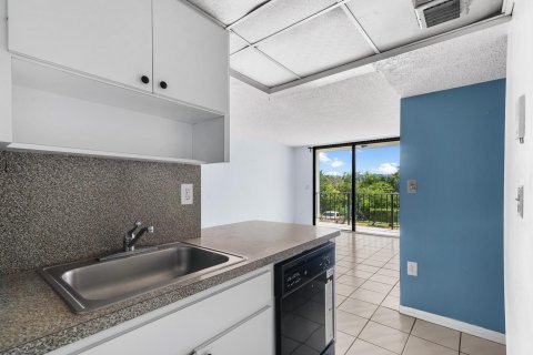 Condo in Miami, Florida, 2 bedrooms  № 1104693 - photo 12