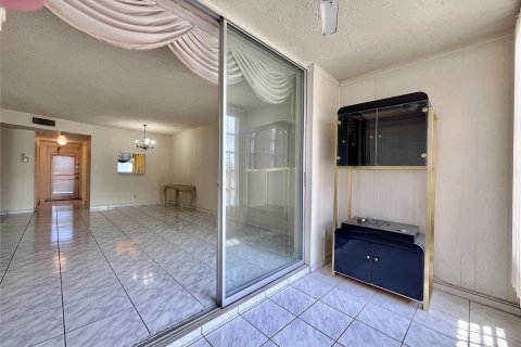 Copropriété à vendre à Sunrise, Floride: 2 chambres, 78.97 m2 № 1185151 - photo 26