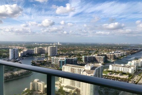 Condominio en venta en Hollywood, Florida, 1 dormitorio, 78.97 m2 № 1358525 - foto 3