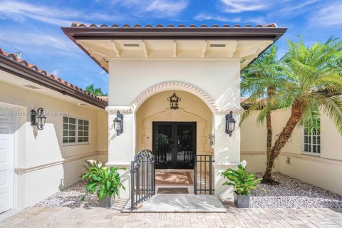 Casa en venta en Coral Gables, Florida, 5 dormitorios, 360.83 m2 № 1008955 - foto 16