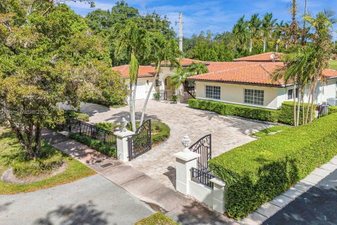 Villa ou maison à vendre à Coral Gables, Floride: 5 chambres, 360.83 m2 № 1008955 - photo 11