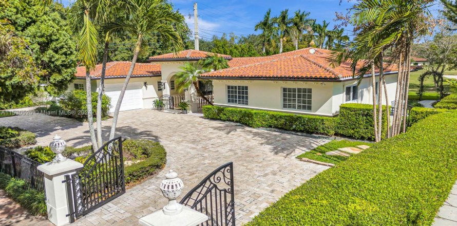 Villa ou maison à Coral Gables, Floride 5 chambres, 360.83 m2 № 1008955