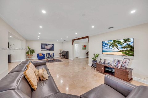 House in Coral Gables, Florida 5 bedrooms, 360.83 sq.m. № 1008955 - photo 22