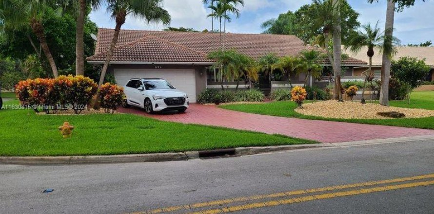 House in Coral Springs, Florida 4 bedrooms, 246.01 sq.m. № 1309614