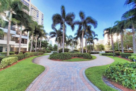 Copropriété à vendre à Hallandale Beach, Floride: 2 chambres, 118.91 m2 № 1309616 - photo 21