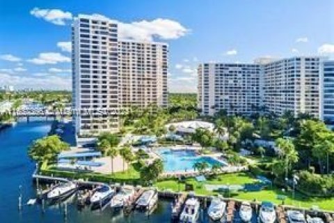 Copropriété à vendre à Hallandale Beach, Floride: 2 chambres, 118.91 m2 № 1309616 - photo 13