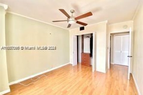 Condo in Hallandale Beach, Florida, 2 bedrooms  № 1309616 - photo 8