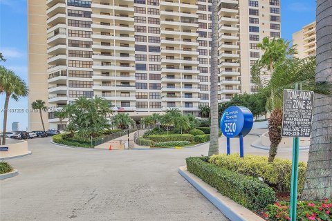 Copropriété à vendre à Hallandale Beach, Floride: 2 chambres, 118.91 m2 № 1309616 - photo 20