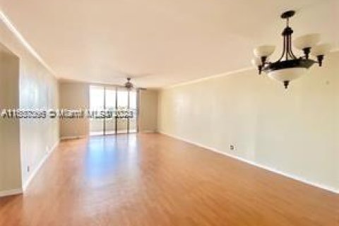 Copropriété à vendre à Hallandale Beach, Floride: 2 chambres, 118.91 m2 № 1309616 - photo 4