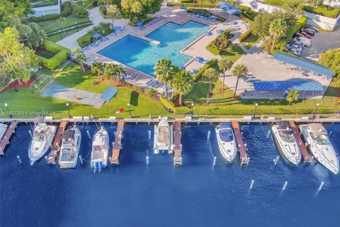 Copropriété à vendre à Hallandale Beach, Floride: 2 chambres, 118.91 m2 № 1309616 - photo 19