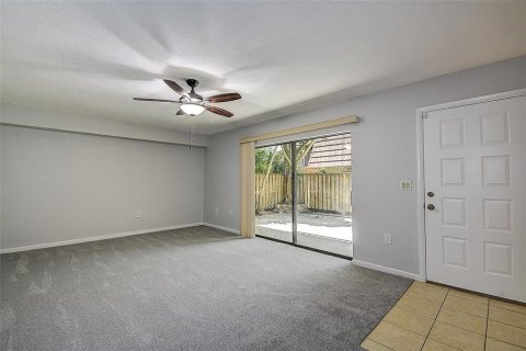 Townhouse in Palm Harbor, Florida 2 bedrooms, 124.86 sq.m. № 1245419 - photo 11