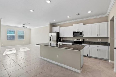 Townhouse in Wesley Chapel, Florida 3 bedrooms, 167.87 sq.m. № 1356018 - photo 7