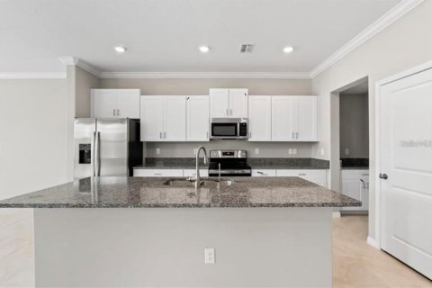 Townhouse in Wesley Chapel, Florida 3 bedrooms, 167.87 sq.m. № 1356018 - photo 8