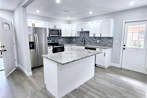 Casa en venta en Tampa, Florida, 3 dormitorios, 92.81 m2 № 1246392 - foto 18