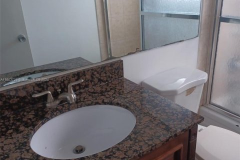 Condo in West Palm Beach, Florida, 2 bedrooms  № 1348510 - photo 4