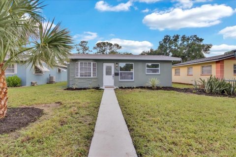 Casa en venta en Saint Petersburg, Florida, 2 dormitorios, 69.12 m2 № 1335809 - foto 1