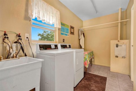 Condo in Lauderdale Lakes, Florida, 1 bedroom  № 1423240 - photo 28