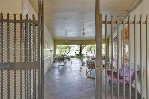 Condo in Lauderdale Lakes, Florida, 1 bedroom  № 1423240 - photo 22