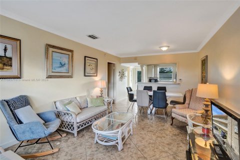 Condo in Lauderdale Lakes, Florida, 1 bedroom  № 1423240 - photo 16