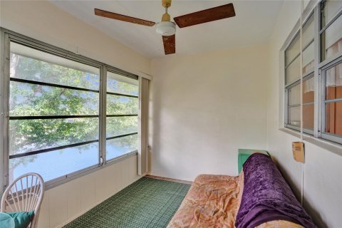 Condo in Lauderdale Lakes, Florida, 1 bedroom  № 1423240 - photo 10