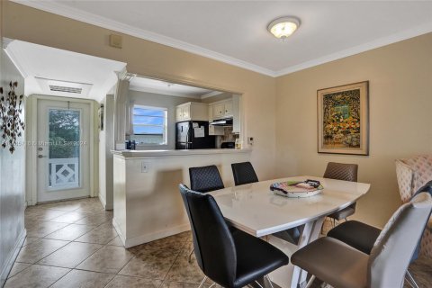 Condo in Lauderdale Lakes, Florida, 1 bedroom  № 1423240 - photo 1