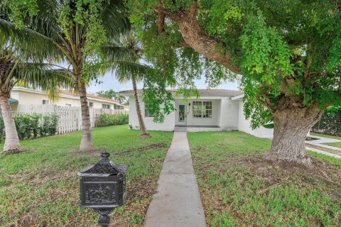 Villa ou maison à vendre à North Bay Village, Floride: 3 chambres, 124.21 m2 № 1395864 - photo 2