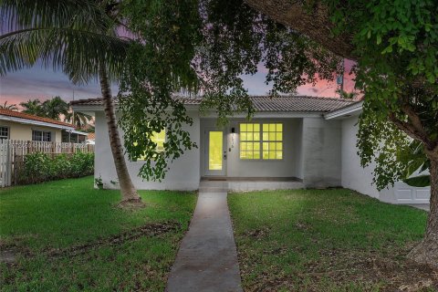 Villa ou maison à vendre à North Bay Village, Floride: 3 chambres, 124.21 m2 № 1395864 - photo 1