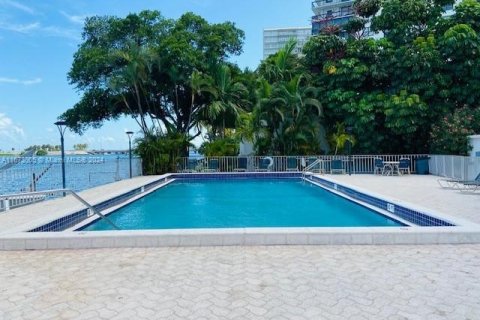 Condo in Miami, Florida, 2 bedrooms  № 1395865 - photo 4