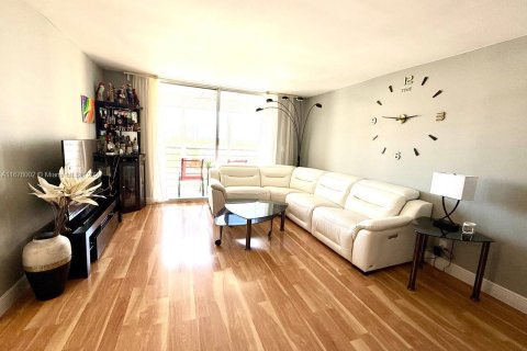 Condo in Hallandale Beach, Florida, 1 bedroom  № 1400254 - photo 8