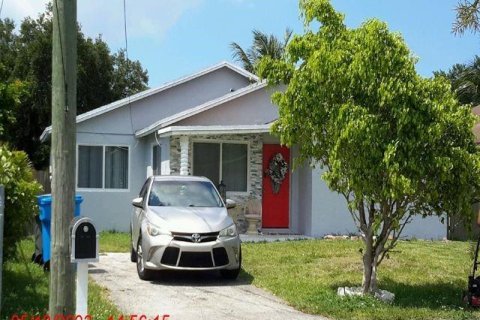 House in West Park, Florida 3 bedrooms, 108.32 sq.m. № 884336 - photo 25