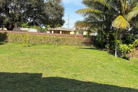 House in West Park, Florida 3 bedrooms, 108.32 sq.m. № 884336 - photo 3