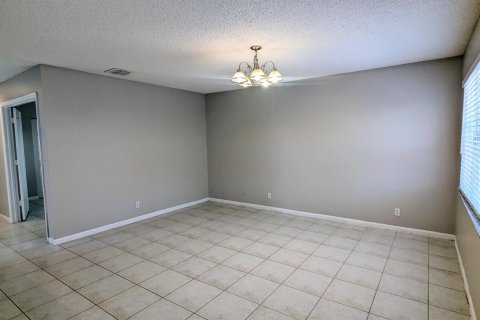 House in Lake Worth, Florida 4 bedrooms, 208.66 sq.m. № 1128828 - photo 3