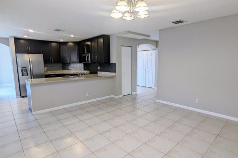 House in Lake Worth, Florida 4 bedrooms, 208.66 sq.m. № 1128828 - photo 2