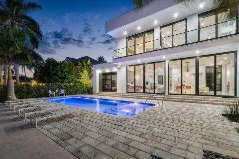 House in Fort Lauderdale, Florida 5 bedrooms, 379.23 sq.m. № 1128873 - photo 12