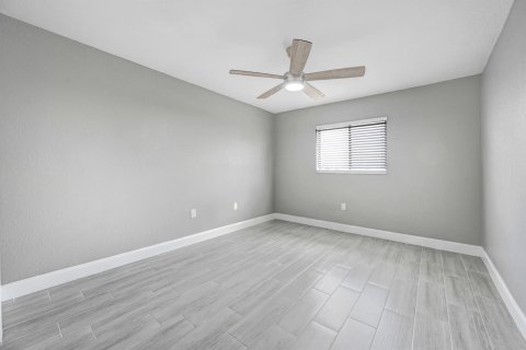 Condo in Cocoa, Florida, 2 bedrooms  № 1230254 - photo 8