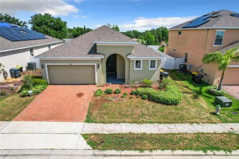 House in Davenport, Florida 4 bedrooms, 171.5 sq.m. № 1295836 - photo 1