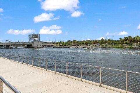 Condo in Tampa, Florida, 1 bedroom  № 1295835 - photo 24