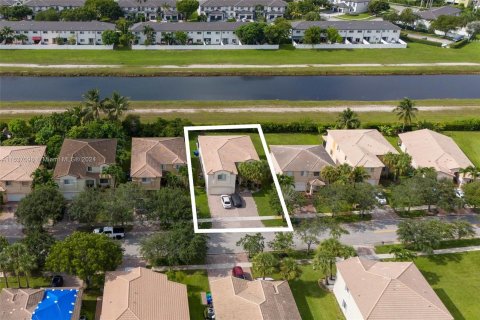 Casa en venta en Miramar, Florida, 7 dormitorios, 317.35 m2 № 1318854 - foto 4