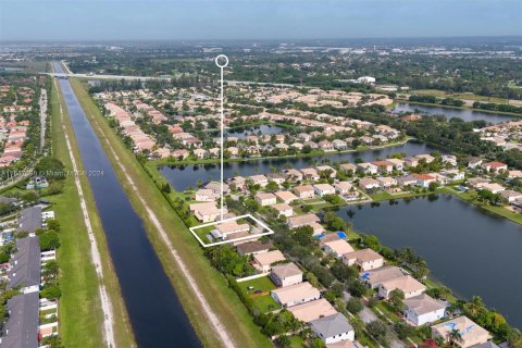 House in Miramar, Florida 7 bedrooms, 317.35 sq.m. № 1318854 - photo 9