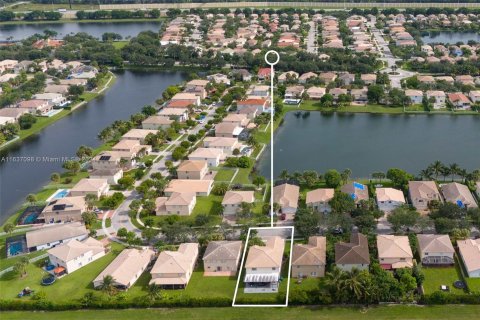 House in Miramar, Florida 7 bedrooms, 317.35 sq.m. № 1318854 - photo 6