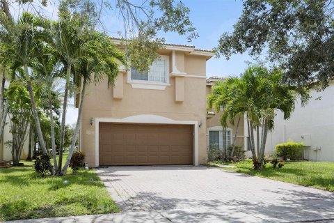 House in Miramar, Florida 7 bedrooms, 317.35 sq.m. № 1318854 - photo 2