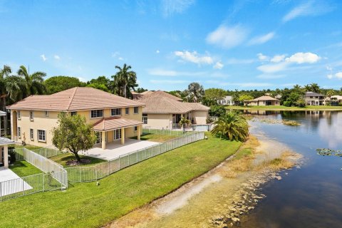 House in Weston, Florida 5 bedrooms, 393.91 sq.m. № 1207685 - photo 11