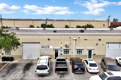 Commercial property in Lake Worth, Florida № 1103200 - photo 4