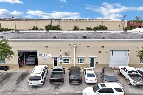 Commercial property in Lake Worth, Florida № 1103200 - photo 6