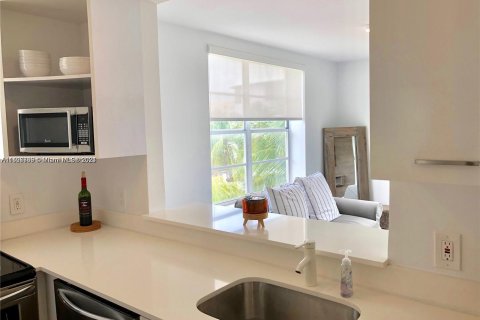 Condo in Miami Beach, Florida, 1 bedroom  № 1281939 - photo 12