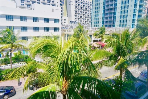 Copropriété à vendre à Miami Beach, Floride: 1 chambre, 41.81 m2 № 1281939 - photo 4