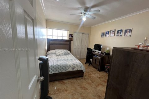 Casa en venta en Hialeah, Florida, 2 dormitorios, 82.68 m2 № 1078373 - foto 17