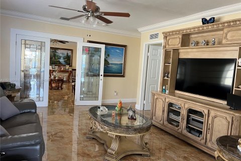 Casa en venta en Hialeah, Florida, 2 dormitorios, 82.68 m2 № 1078373 - foto 7