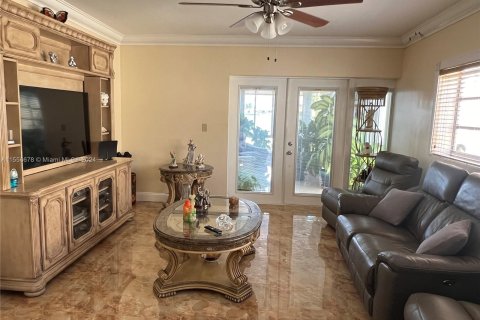 Casa en venta en Hialeah, Florida, 2 dormitorios, 82.68 m2 № 1078373 - foto 9